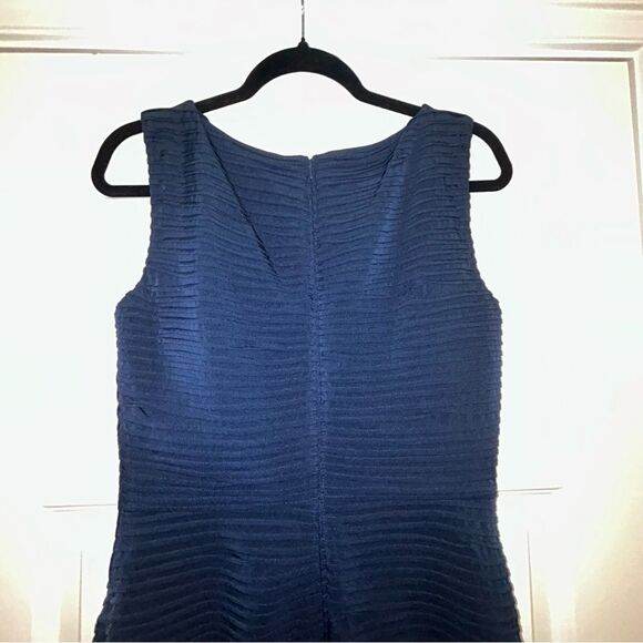 Tadashi Shoji Textured Sleeveless Knee Length Bodycon Dress - Picture 10 of 11